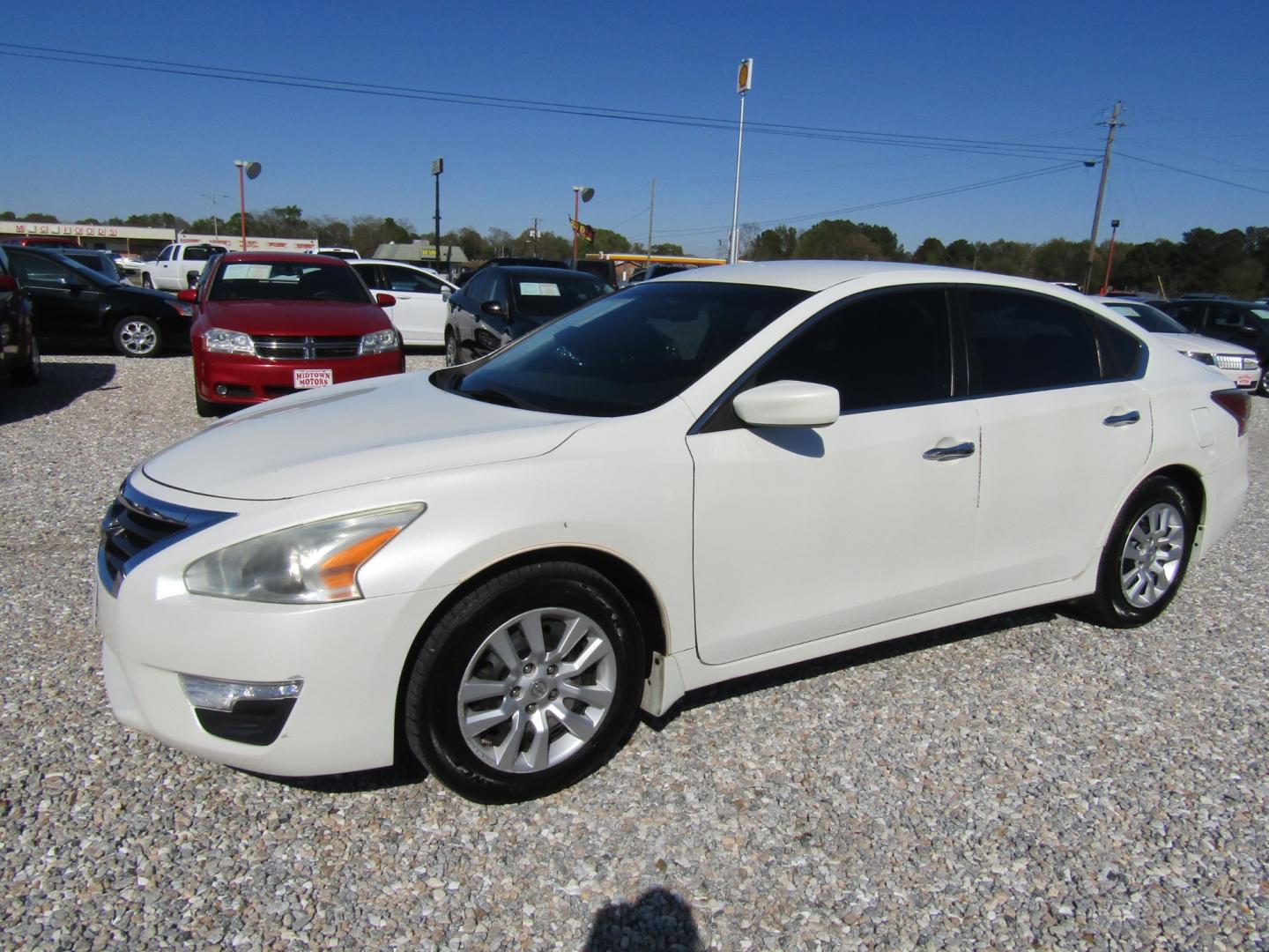 2014 White Nissan Altima 2.5 SL (1N4AL3AP8EN) with an 2.5L L4 DOHC 16V engine, Automatic transmission, located at 15016 S Hwy 231, Midland City, AL, 36350, (334) 983-3001, 31.306210, -85.495277 - Photo#2